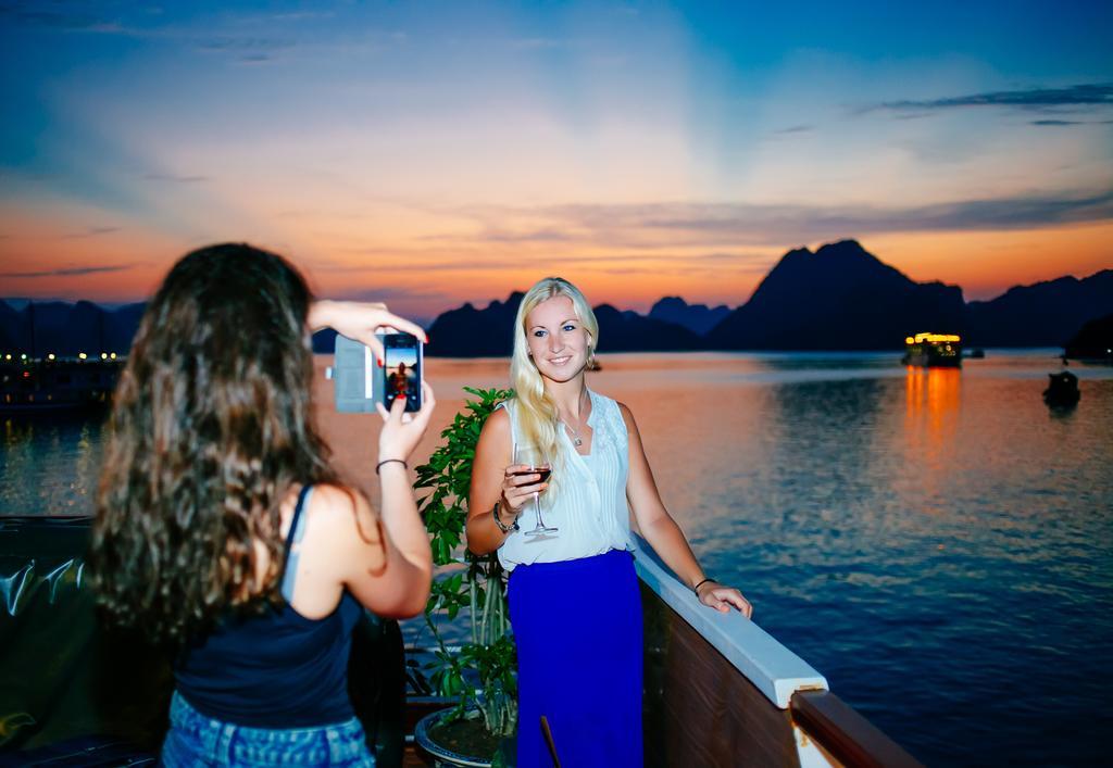 Cristina Diamond Cruise Hotel Ha Long Bilik gambar
