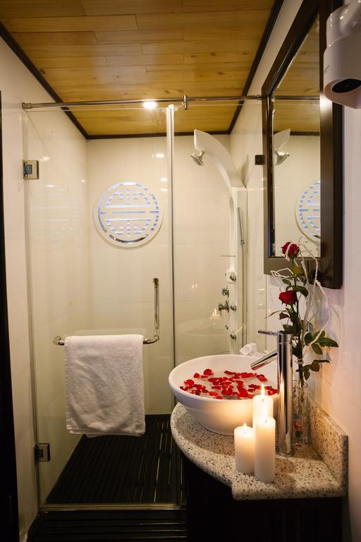 Cristina Diamond Cruise Hotel Ha Long Bilik gambar
