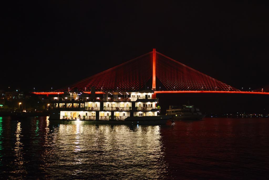 Cristina Diamond Cruise Hotel Ha Long Bilik gambar